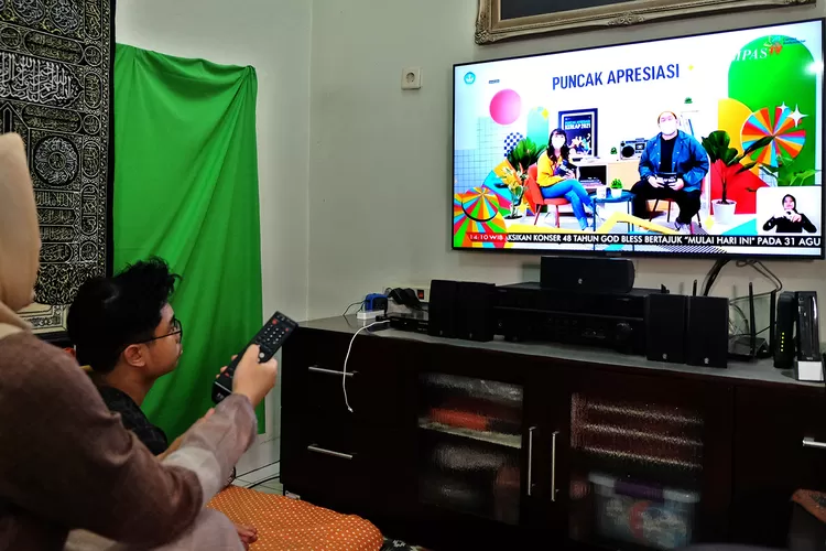Streaming TV atau Sosial Media