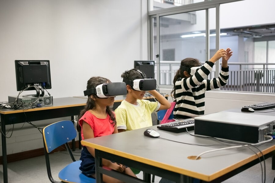 Sekolah Virtual Reality Konsep dan Teknologi yang Digunakan